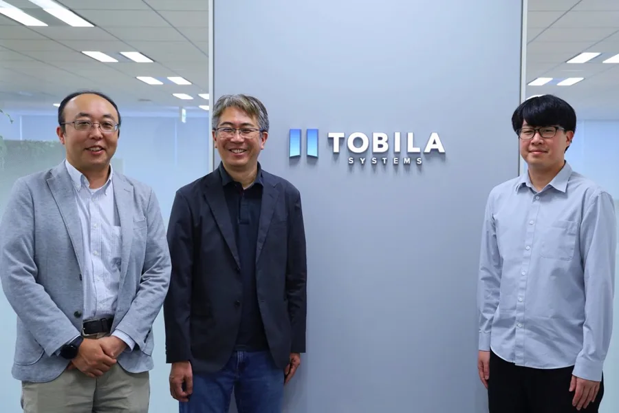 トビラシステムズのオフィスにて
